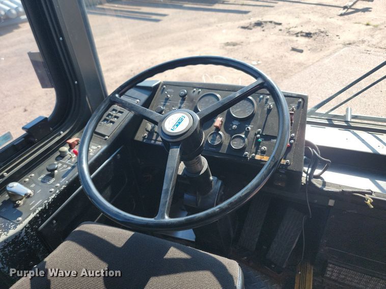 image for item LQ9139 2009 Gillig  shuttle bus