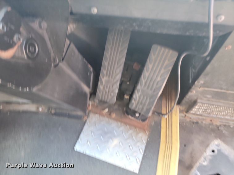 image for item LQ9139 2009 Gillig  shuttle bus