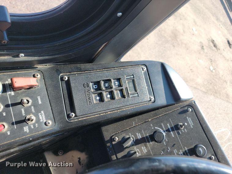 image for item LQ9139 2009 Gillig  shuttle bus