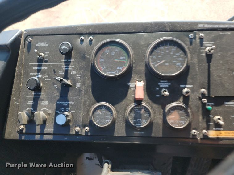 image for item LQ9139 2009 Gillig  shuttle bus