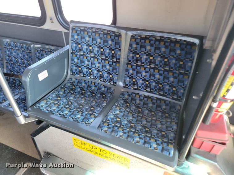 image for item LQ9139 2009 Gillig  shuttle bus