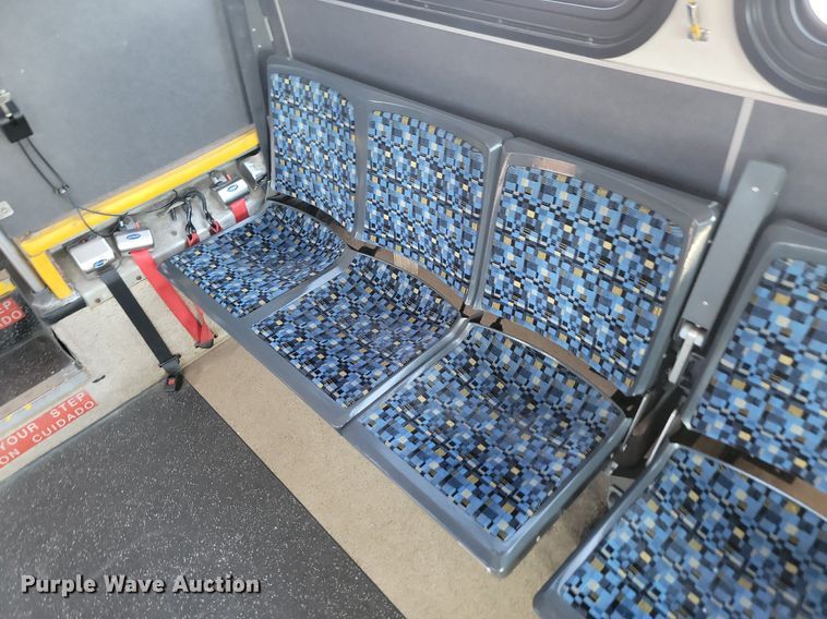 image for item LQ9139 2009 Gillig  shuttle bus