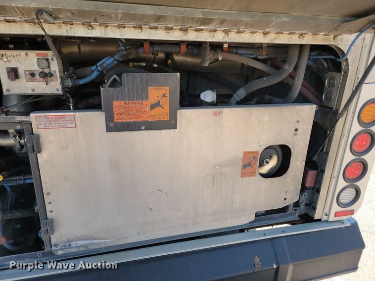 image for item LQ9139 2009 Gillig  shuttle bus