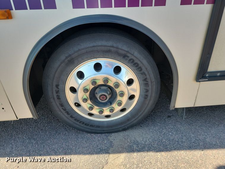 image for item LQ9139 2009 Gillig  shuttle bus