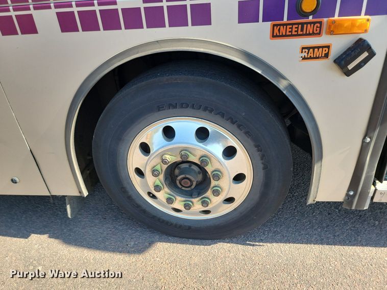 image for item LQ9139 2009 Gillig  shuttle bus