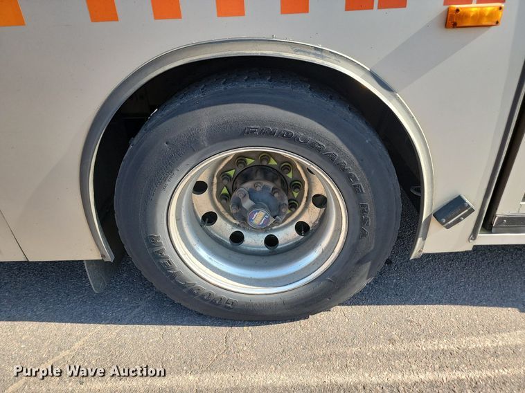 image for item LQ9139 2009 Gillig  shuttle bus