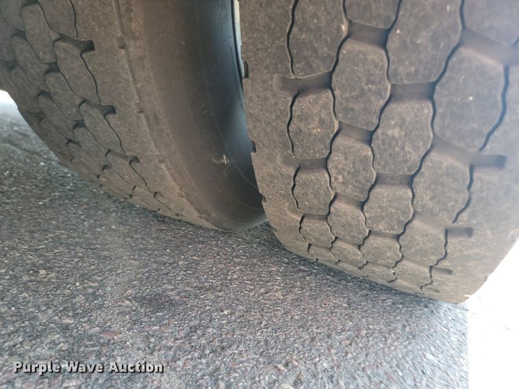 image for item LQ9139 2009 Gillig  shuttle bus