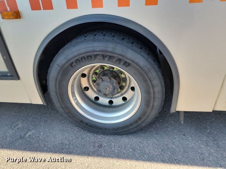 image for item LQ9139 2009 Gillig  shuttle bus