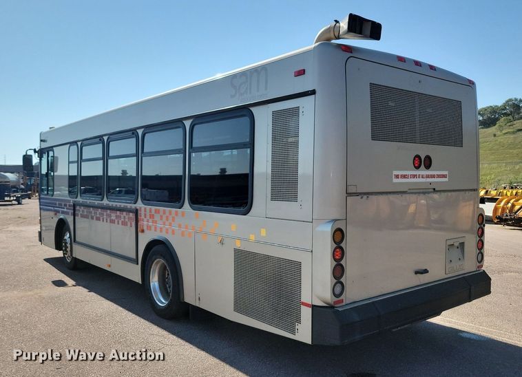 image for item LQ9140 2009 Gillig  shuttle bus