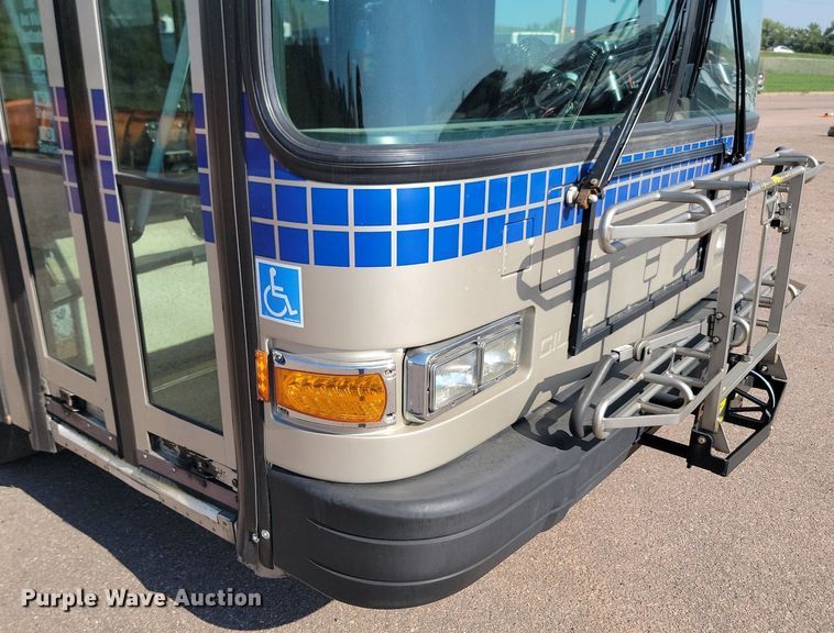 image for item LQ9140 2009 Gillig  shuttle bus