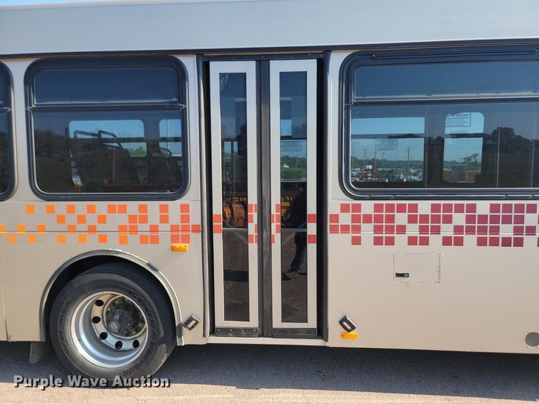 image for item LQ9140 2009 Gillig  shuttle bus