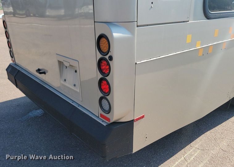 image for item LQ9140 2009 Gillig  shuttle bus