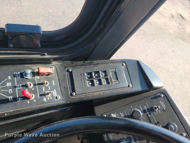 image for item LQ9140 2009 Gillig  shuttle bus