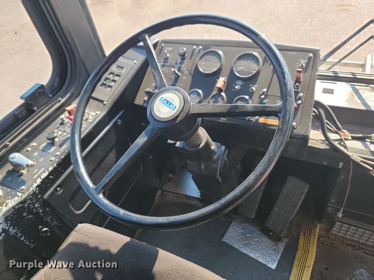 image for item LQ9140 2009 Gillig  shuttle bus