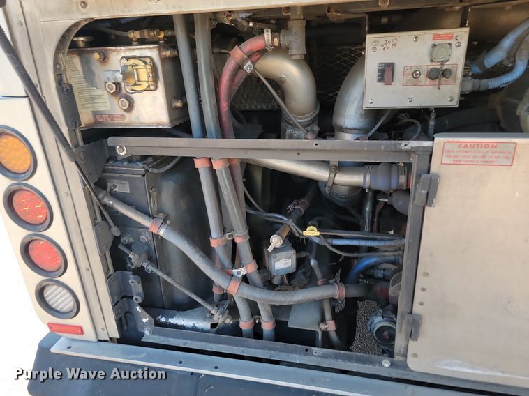 image for item LQ9140 2009 Gillig  shuttle bus