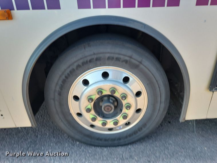 image for item LQ9140 2009 Gillig  shuttle bus