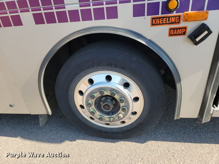 image for item LQ9140 2009 Gillig  shuttle bus