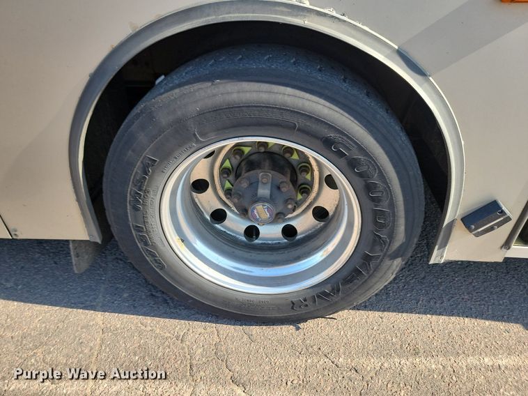 image for item LQ9140 2009 Gillig  shuttle bus