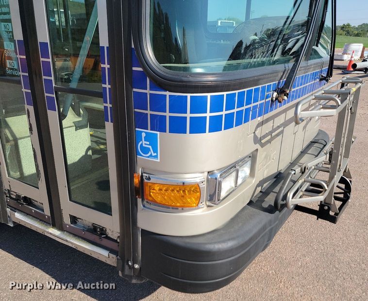 image for item LQ9141 2009 Gillig  shuttle bus