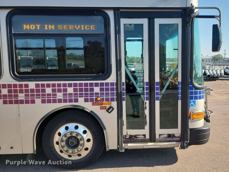 image for item LQ9141 2009 Gillig  shuttle bus