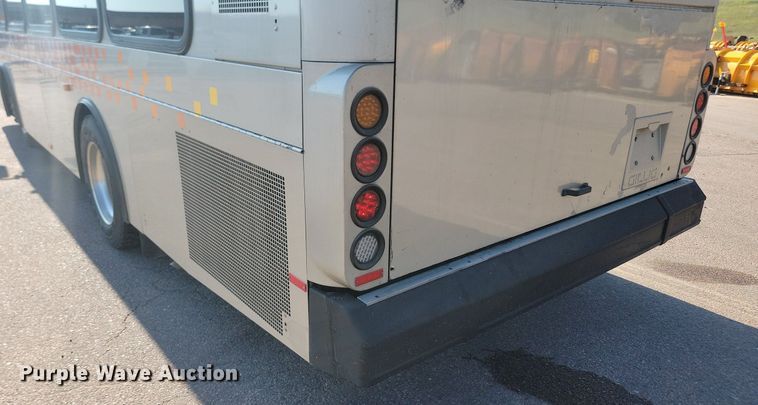 image for item LQ9141 2009 Gillig  shuttle bus