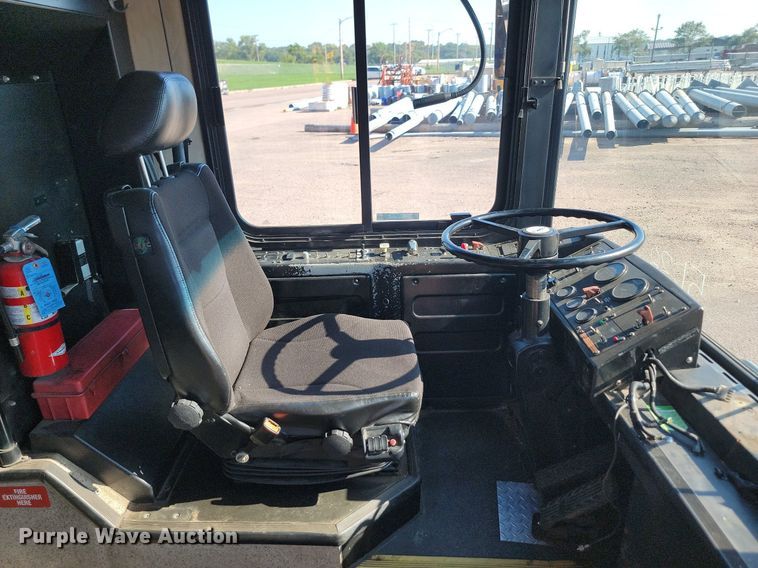 image for item LQ9141 2009 Gillig  shuttle bus