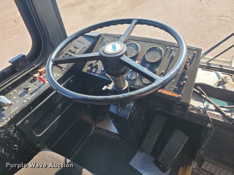 image for item LQ9141 2009 Gillig  shuttle bus