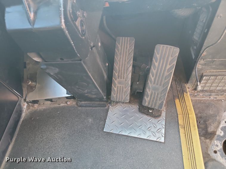 image for item LQ9141 2009 Gillig  shuttle bus