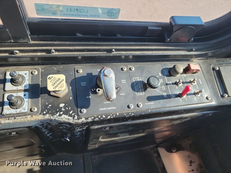 image for item LQ9141 2009 Gillig  shuttle bus