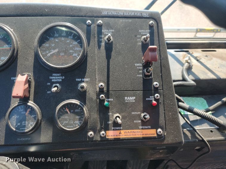 image for item LQ9141 2009 Gillig  shuttle bus