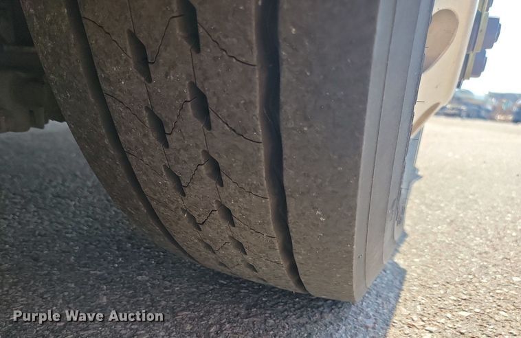 image for item LQ9141 2009 Gillig  shuttle bus