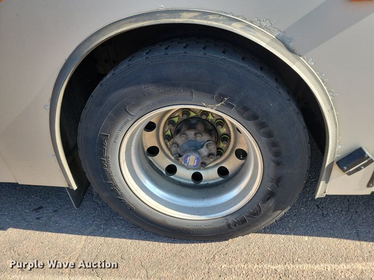 image for item LQ9141 2009 Gillig  shuttle bus