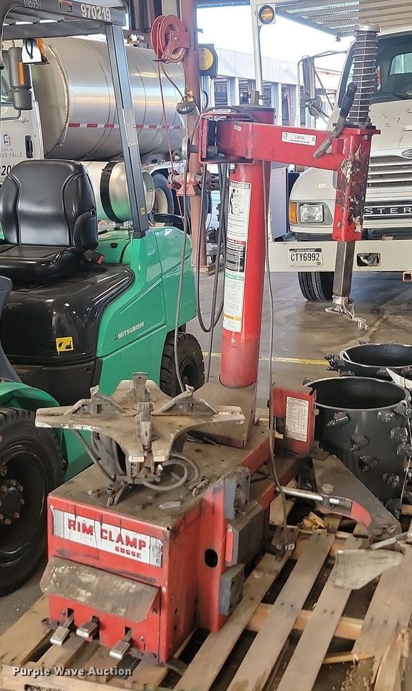 image for item LQ9142 Coats 5065E  rim clamp tire machine