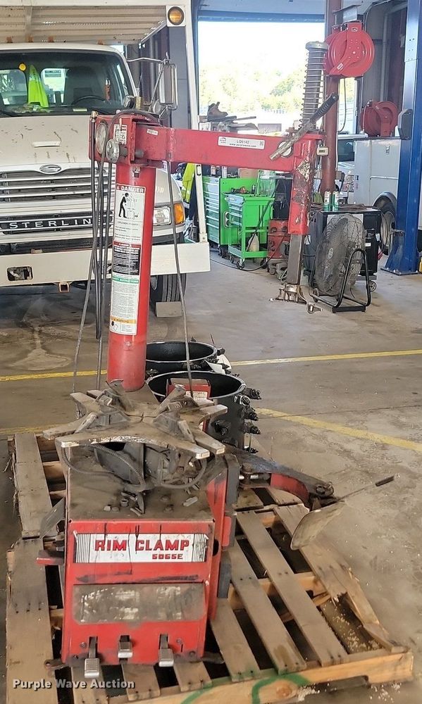 image for item LQ9142 Coats 5065E  rim clamp tire machine