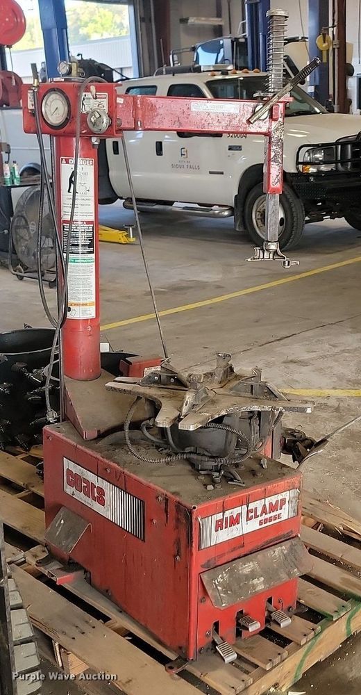 image for item LQ9142 Coats 5065E  rim clamp tire machine