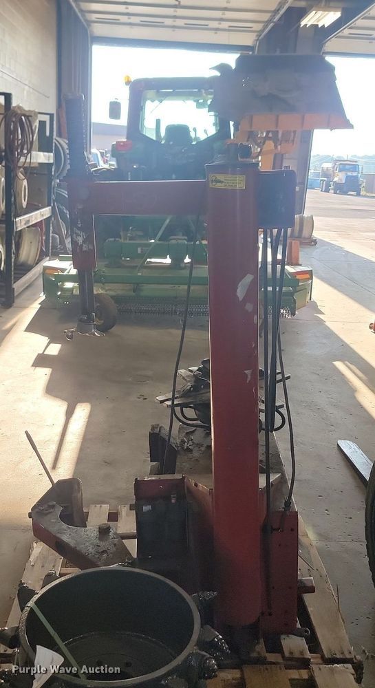 image for item LQ9142 Coats 5065E  rim clamp tire machine