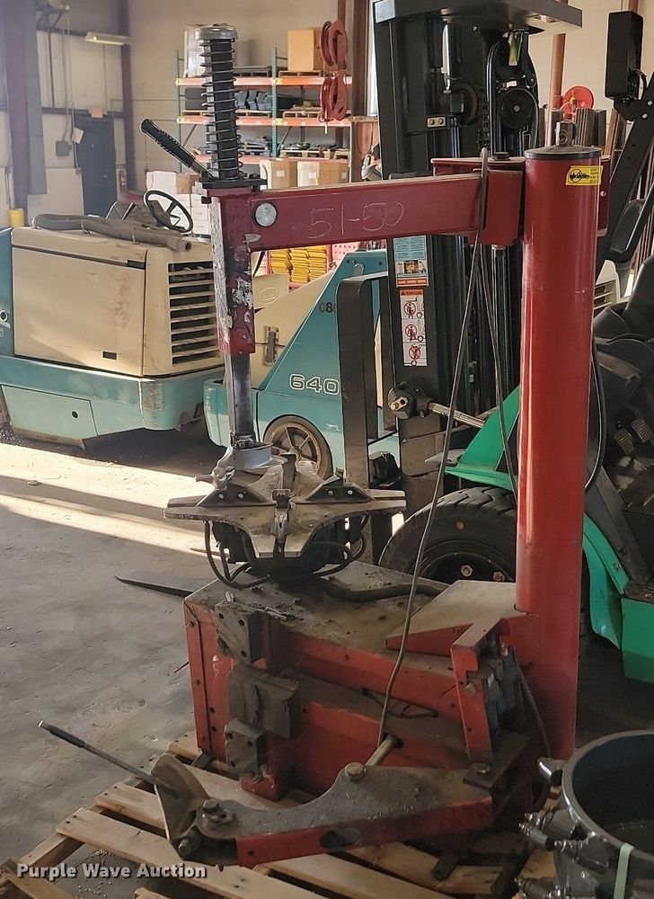 image for item LQ9142 Coats 5065E  rim clamp tire machine