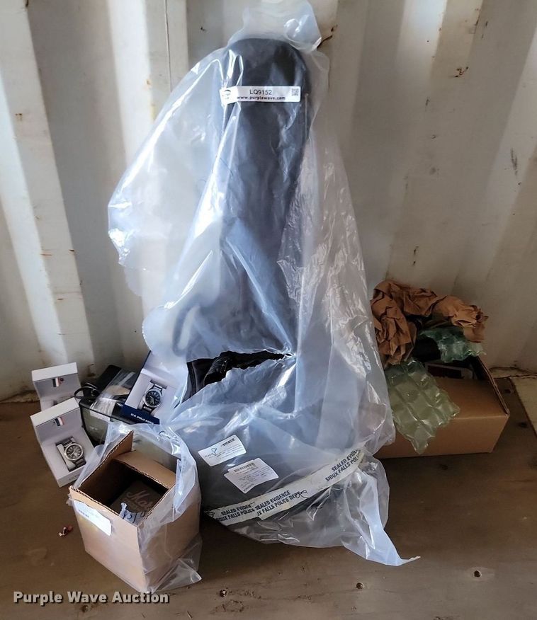 image for item LQ9152 Household items