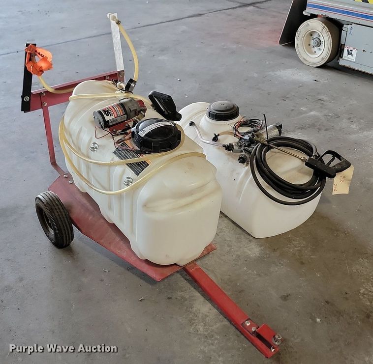 image for item LQ9167 (2) sprayers