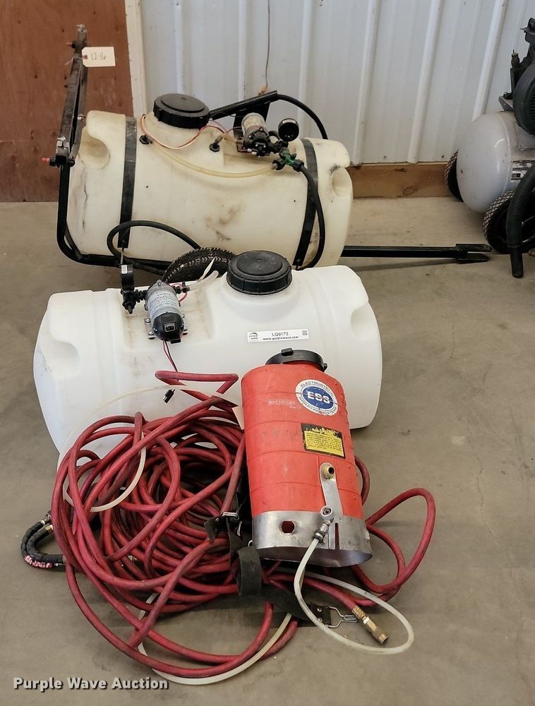 image for item LQ9173 (2) sprayers