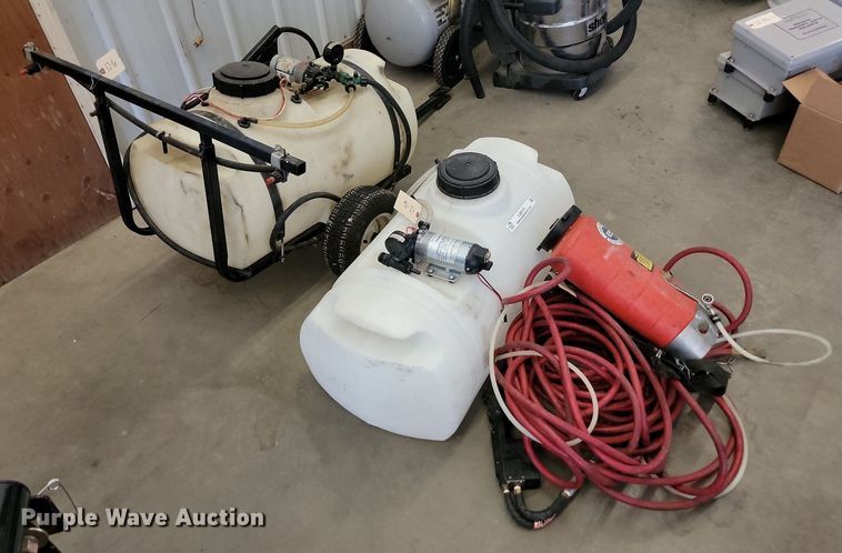 image for item LQ9173 (2) sprayers