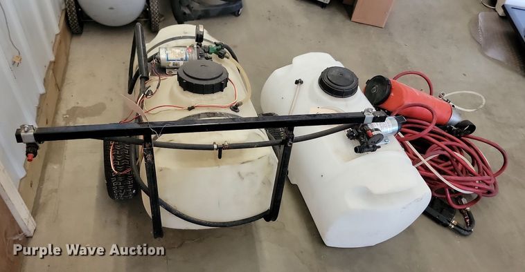 image for item LQ9173 (2) sprayers