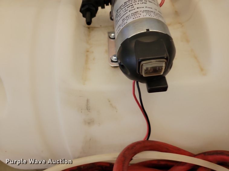 image for item LQ9173 (2) sprayers