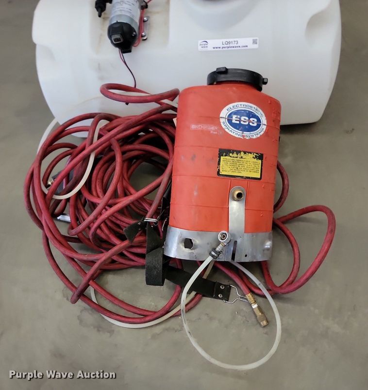 image for item LQ9173 (2) sprayers