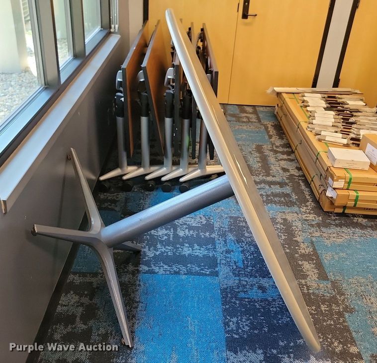 image for item LQ9180 5' diameter table