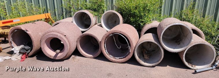 image for item LQ9184 (14) concrete planters