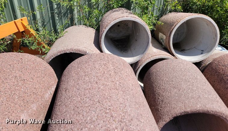 image for item LQ9184 (14) concrete planters