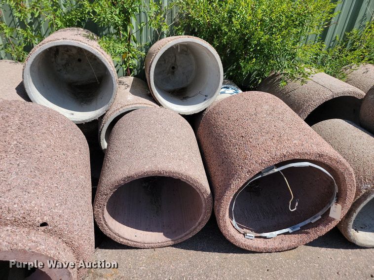 image for item LQ9184 (14) concrete planters