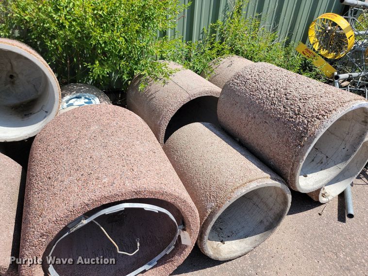 image for item LQ9184 (14) concrete planters