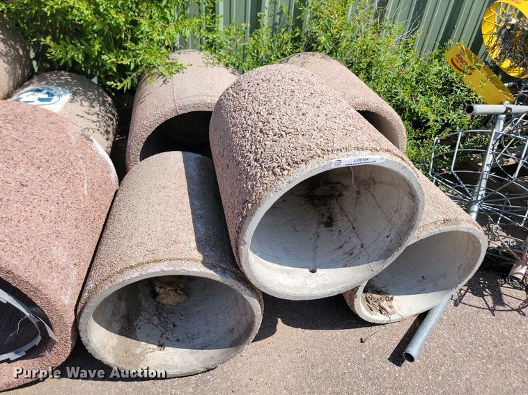 image for item LQ9184 (14) concrete planters